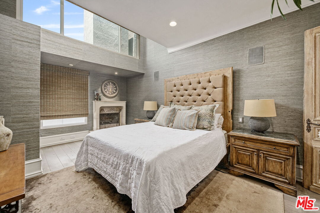 2408 34th St Unit: 4