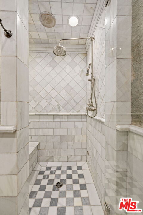 2408 34th St Unit: 4