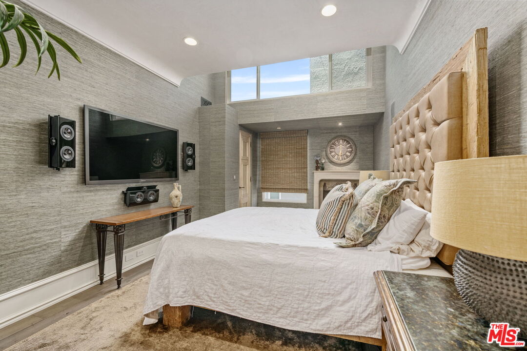 2408 34th St Unit: 4