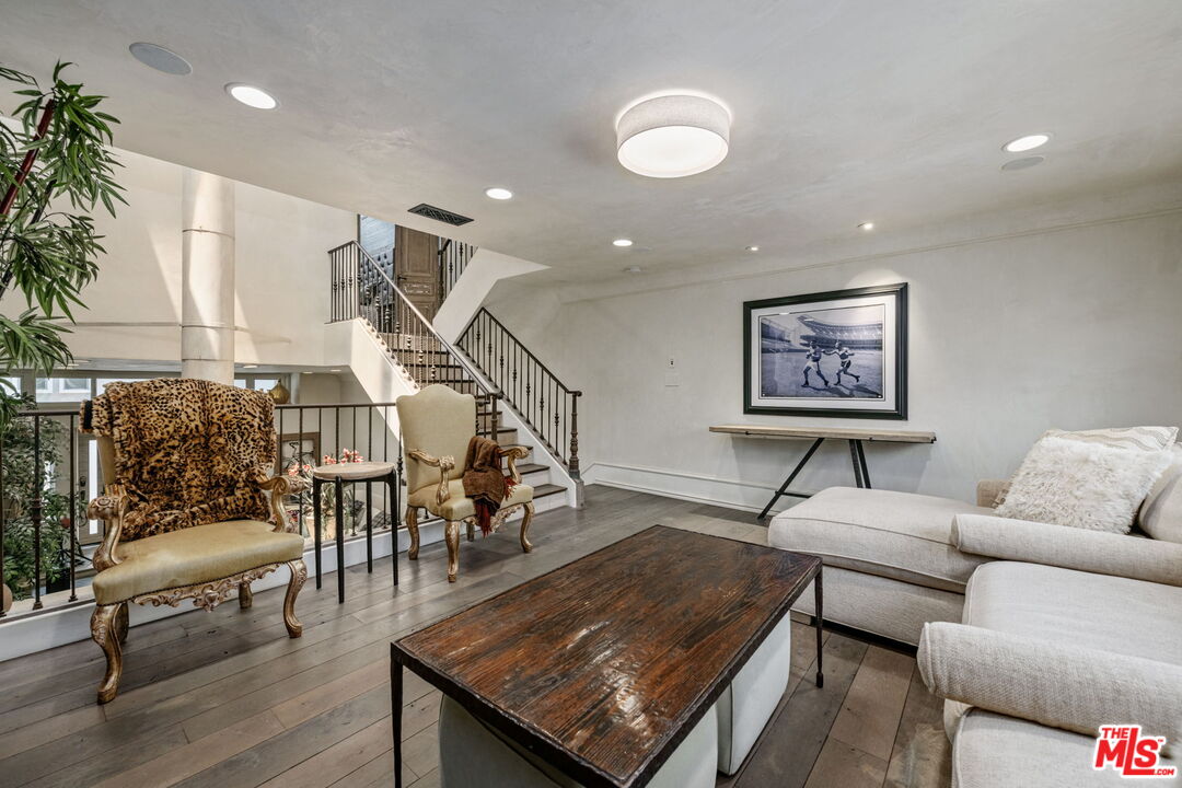 2408 34th St Unit: 4