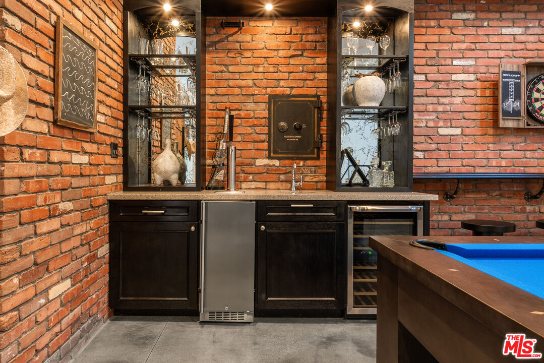 630 Rose Ave Unit: 5