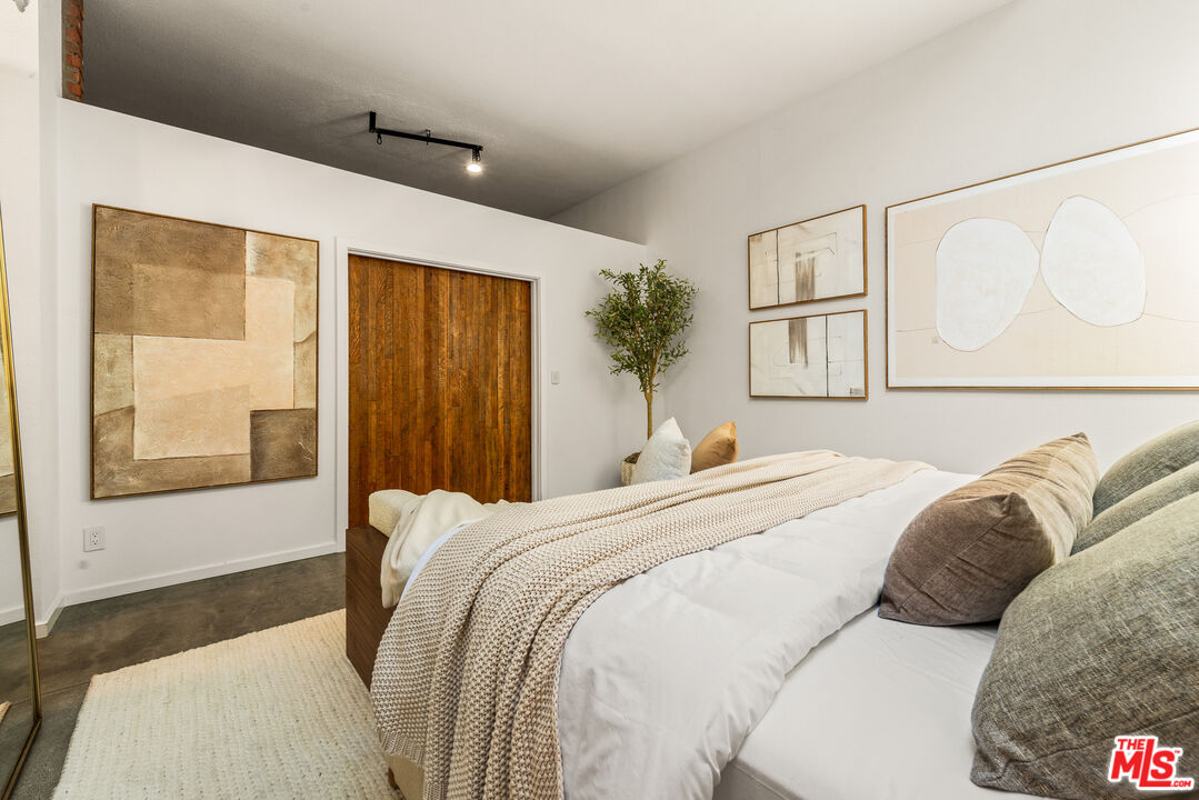 630 Rose Ave Unit: 5