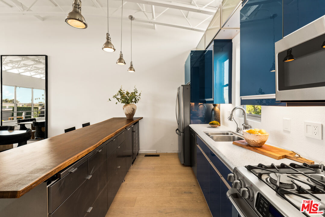 630 Rose Ave Unit: 5