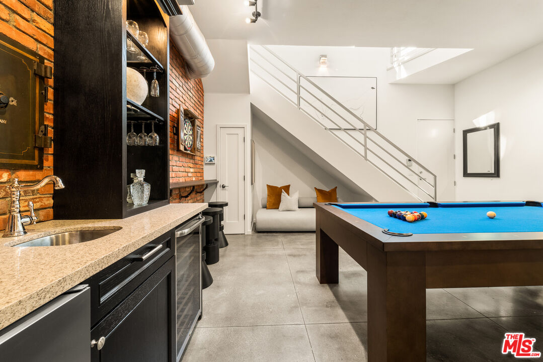 630 Rose Ave Unit: 5