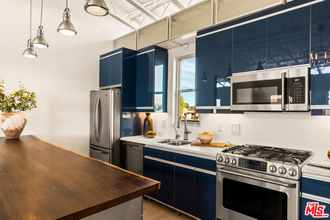 630 Rose Ave Unit: 5