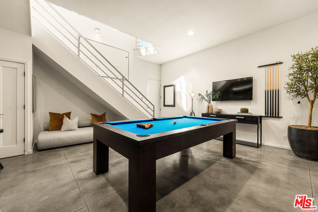 630 Rose Ave Unit: 5