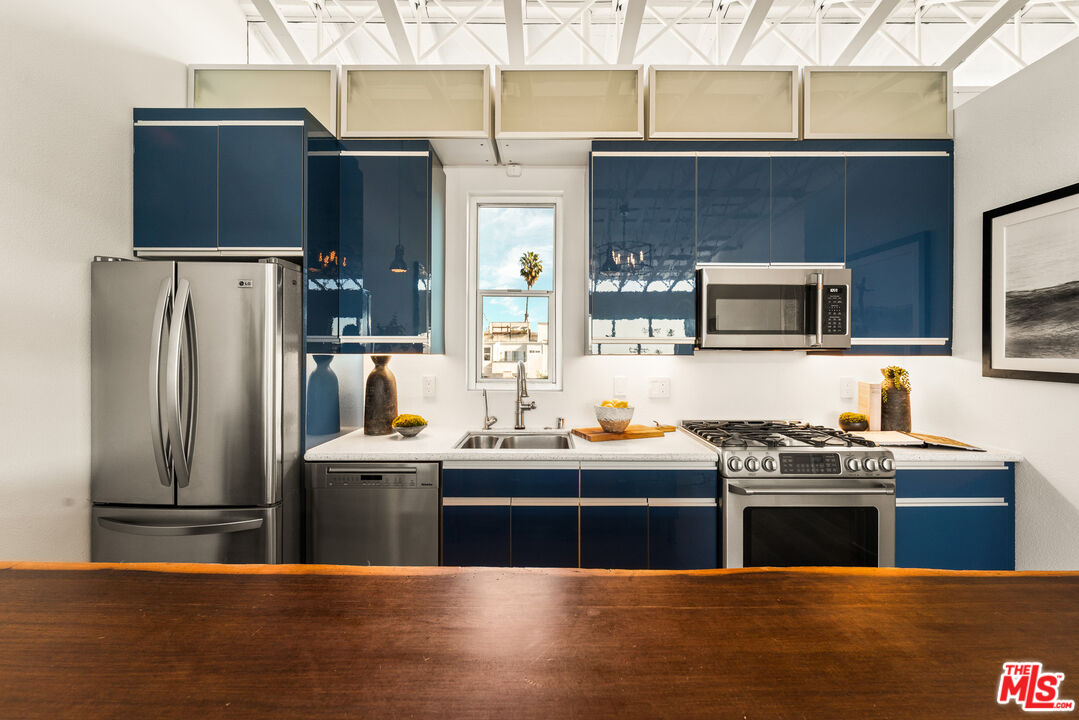 630 Rose Ave Unit: 5