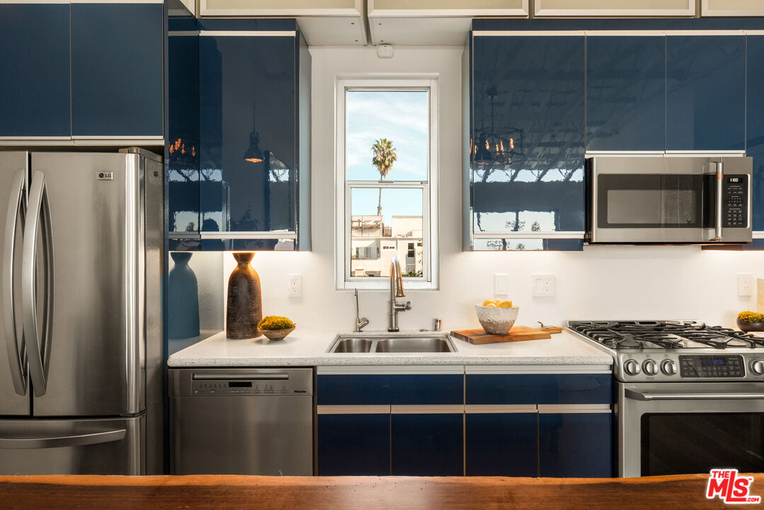 630 Rose Ave Unit: 5