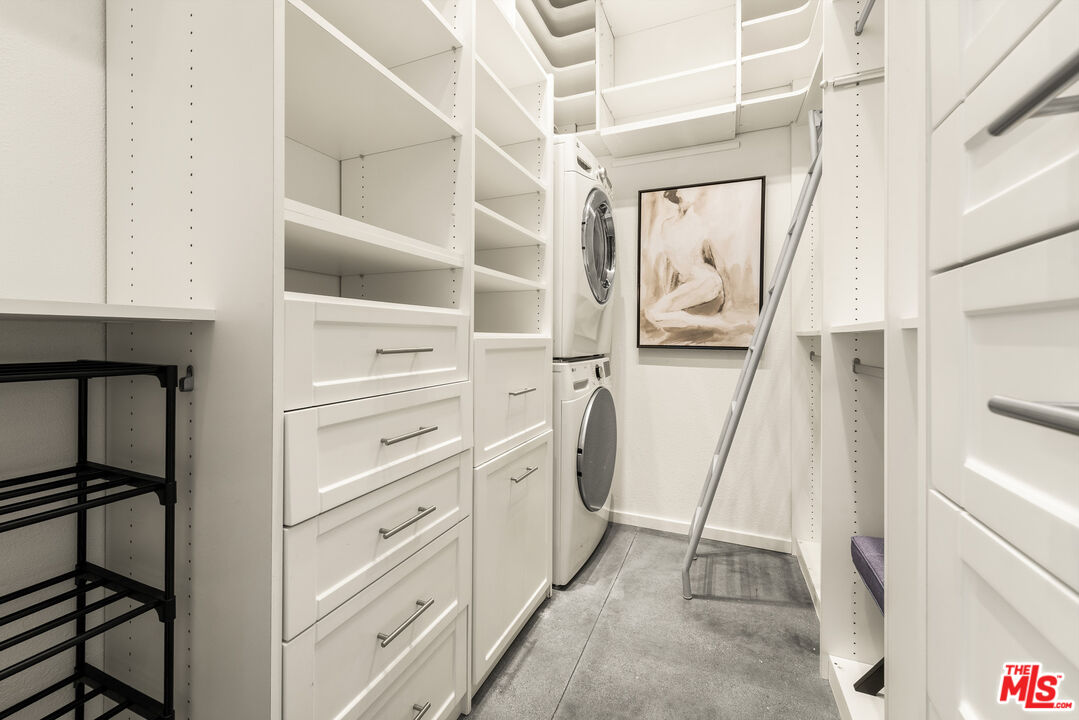 630 Rose Ave Unit: 5