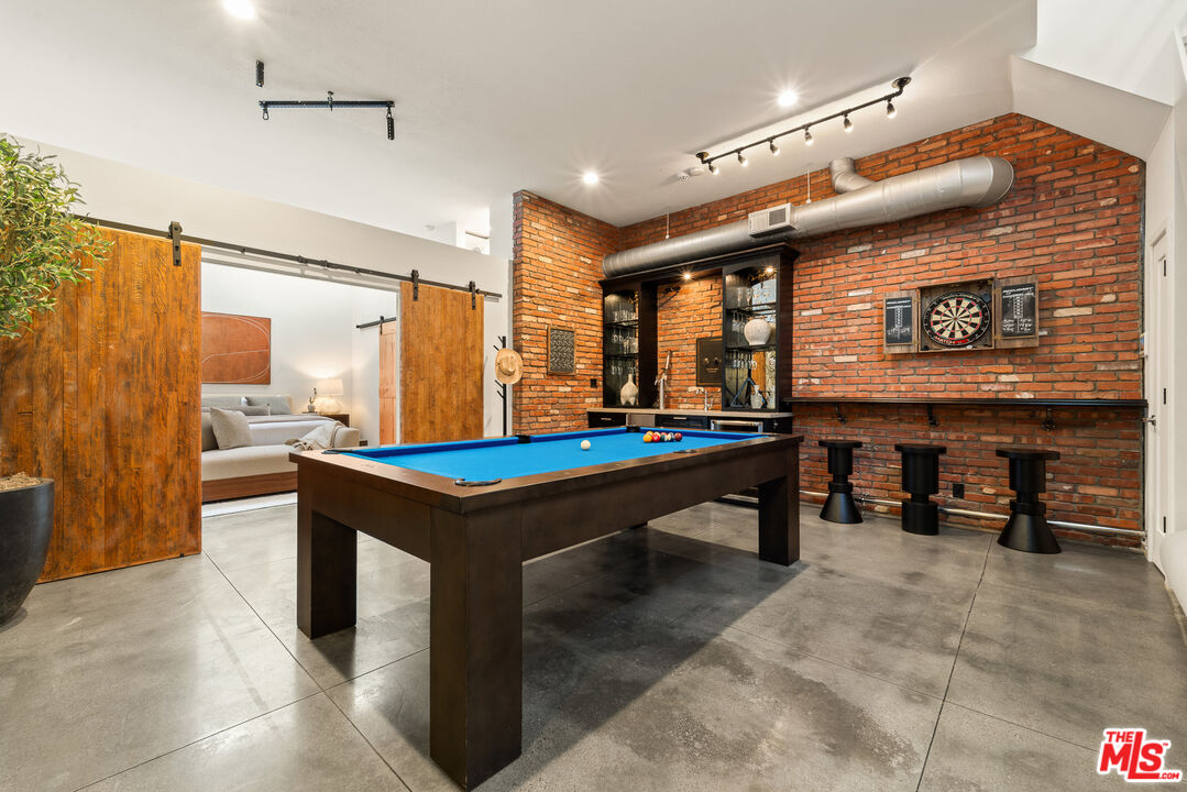 630 Rose Ave Unit: 5