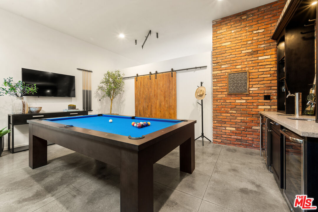 630 Rose Ave Unit: 5