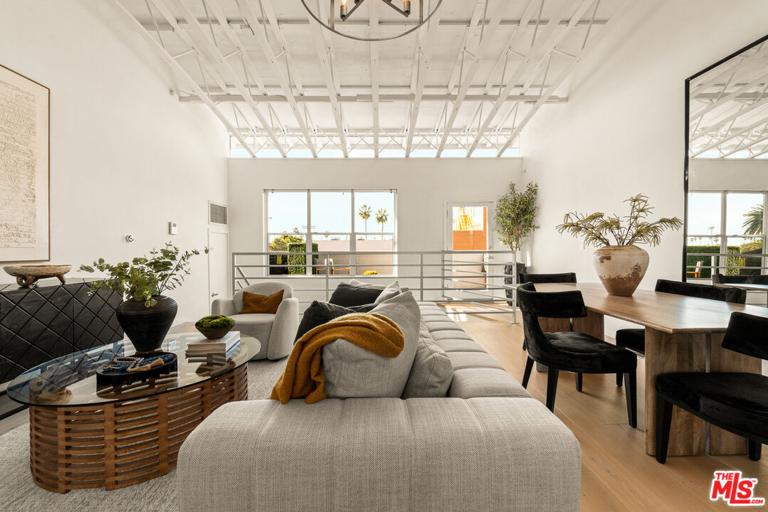 630 Rose Ave Unit: 5