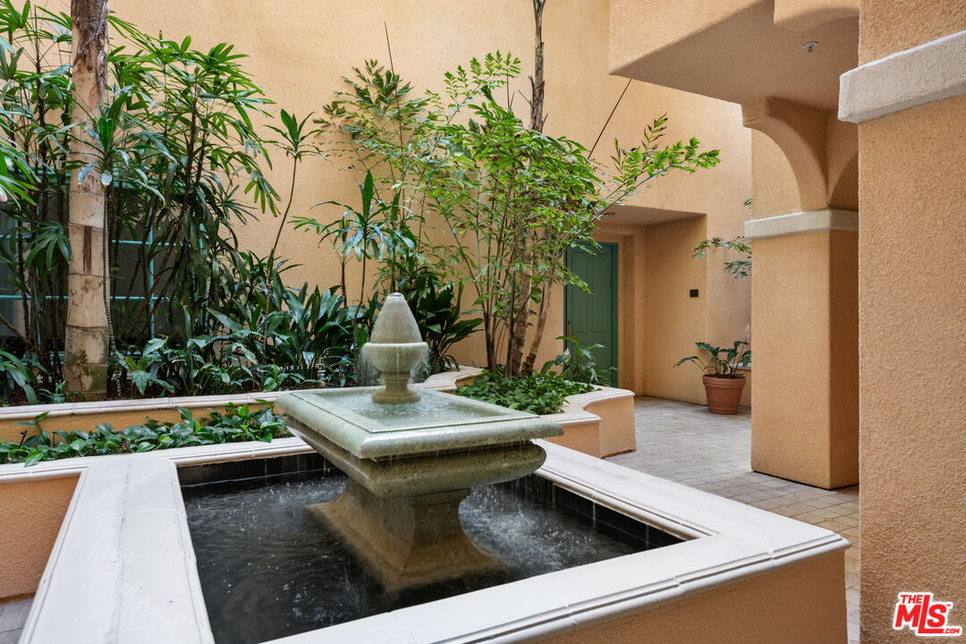 11500 San Vicente Blvd Unit: 216