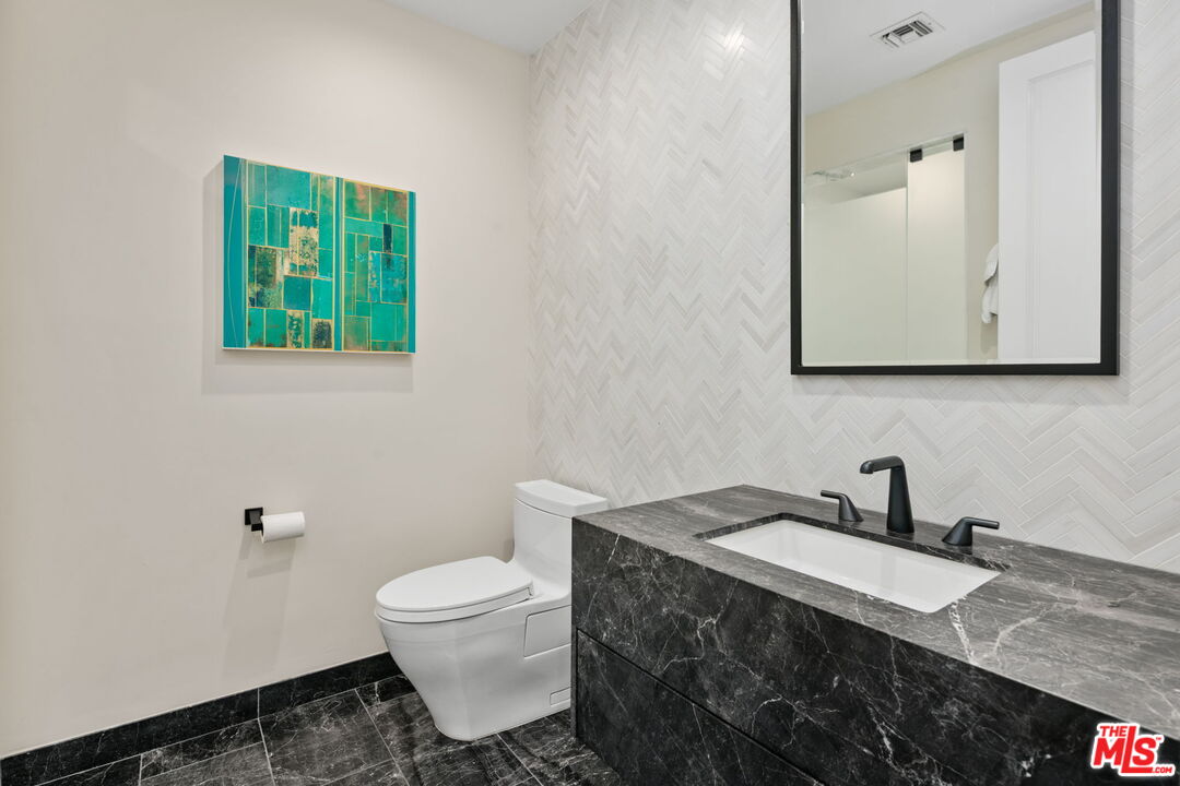 11500 San Vicente Blvd Unit: 216