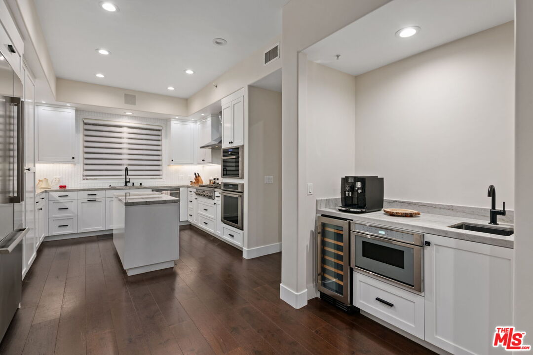 11500 San Vicente Blvd Unit: 216