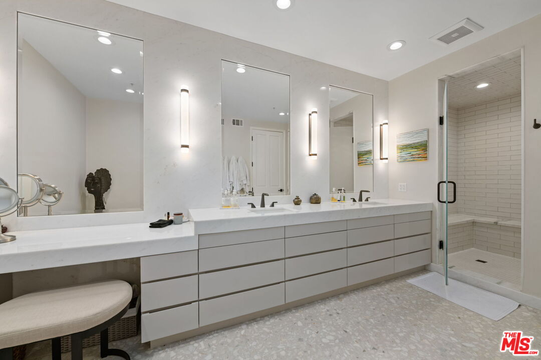 11500 San Vicente Blvd Unit: 216