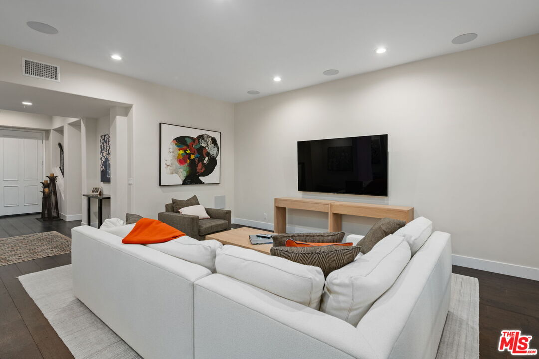 11500 San Vicente Blvd Unit: 216