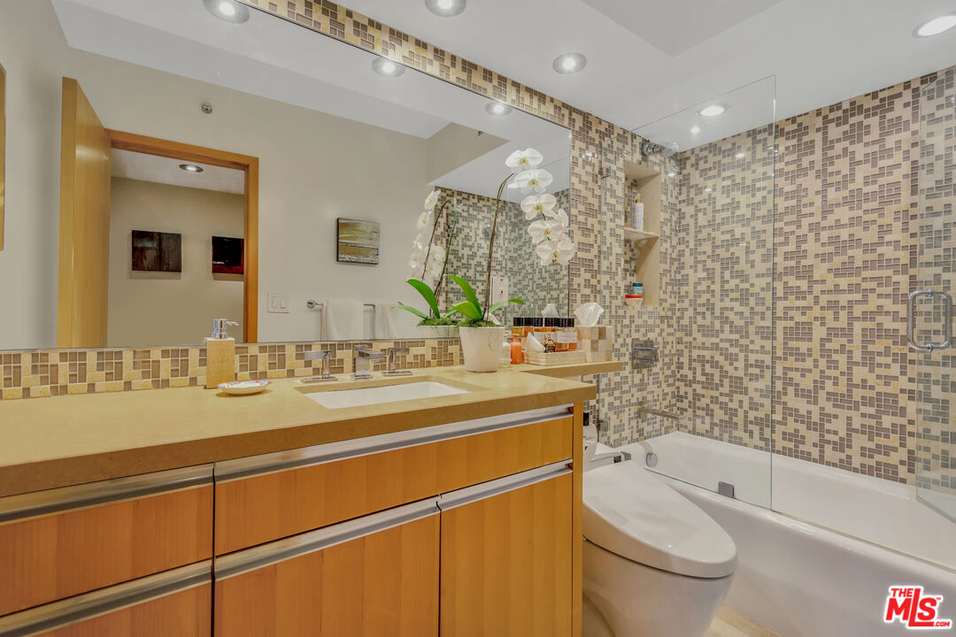 201 Ocean Ave Unit: 1505B