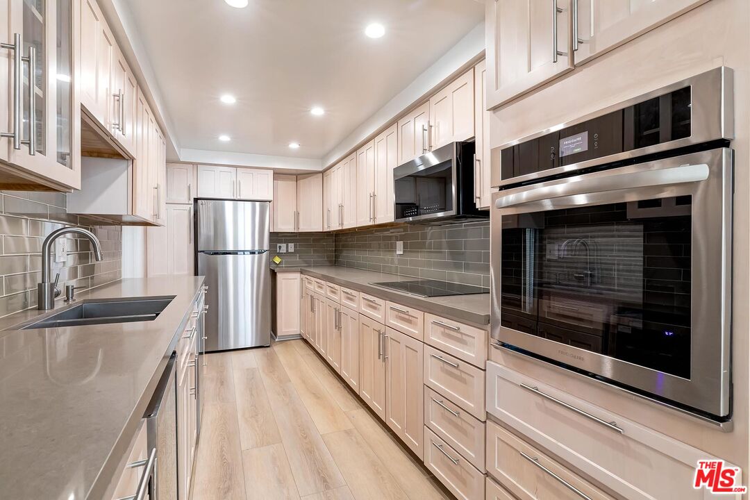 1710 Malcolm Ave Unit: 303