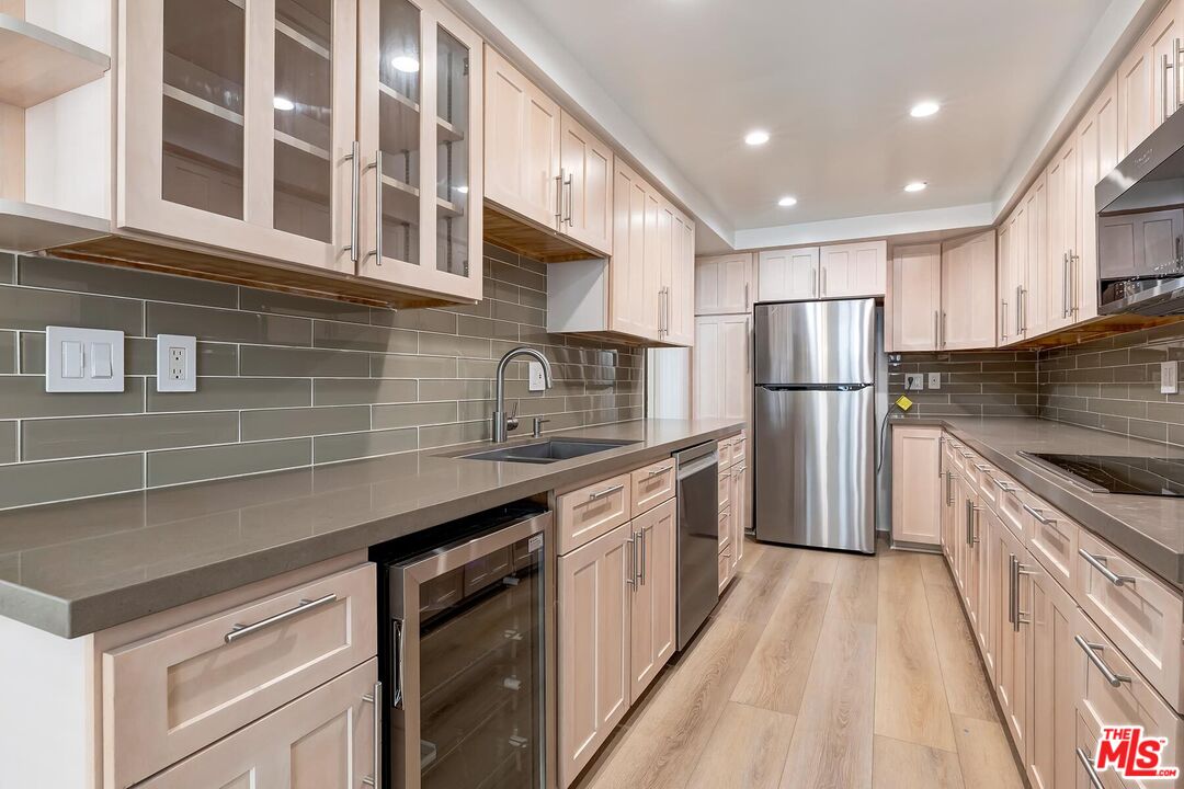 1710 Malcolm Ave Unit: 303