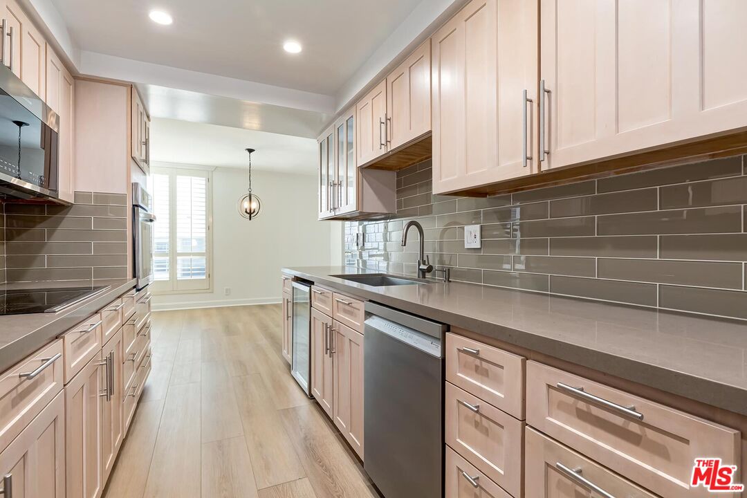 1710 Malcolm Ave Unit: 303