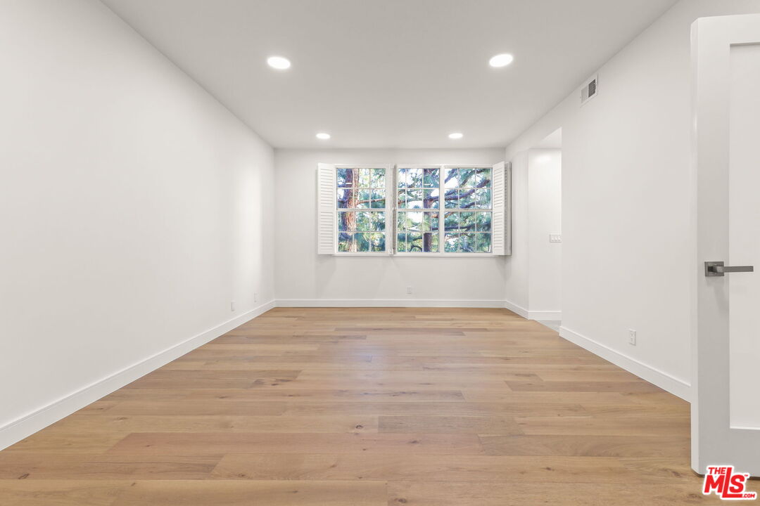 4338 Redwood Ave Unit: B208