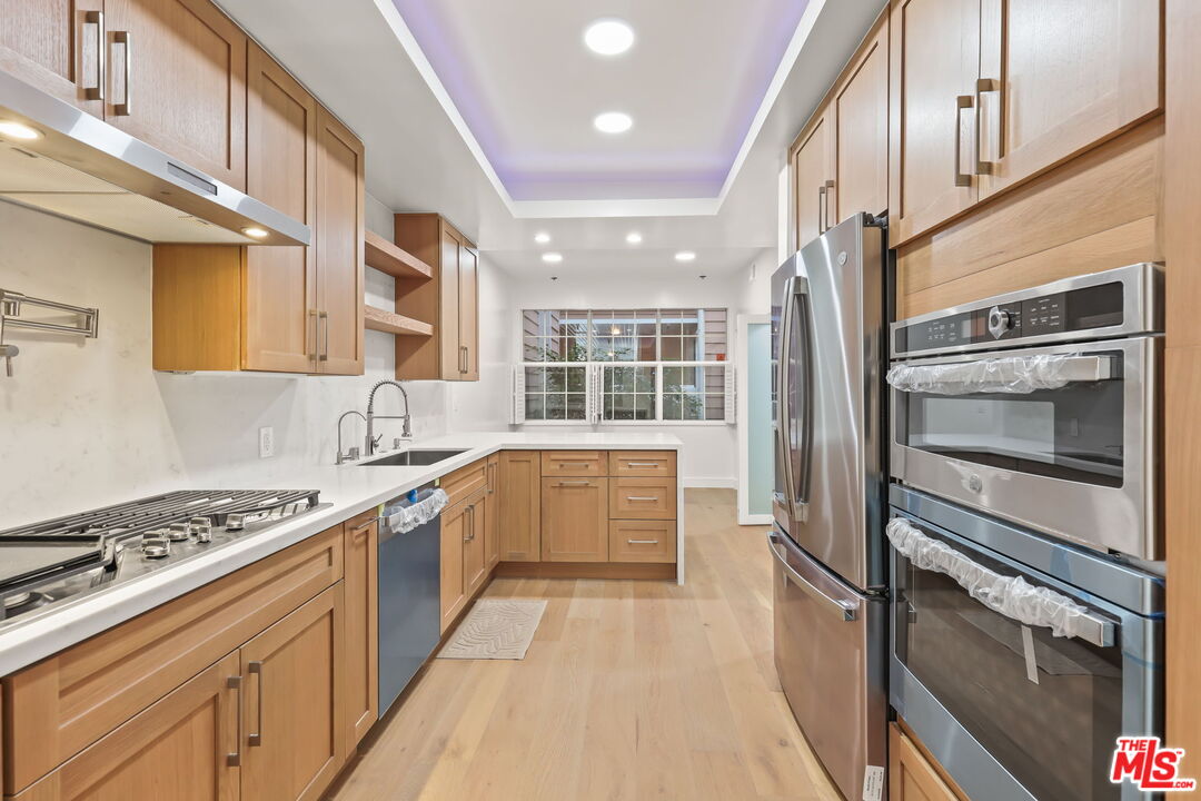 4338 Redwood Ave Unit: B208