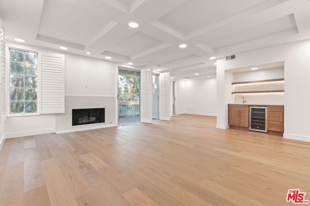 4338 Redwood Ave Unit: B208