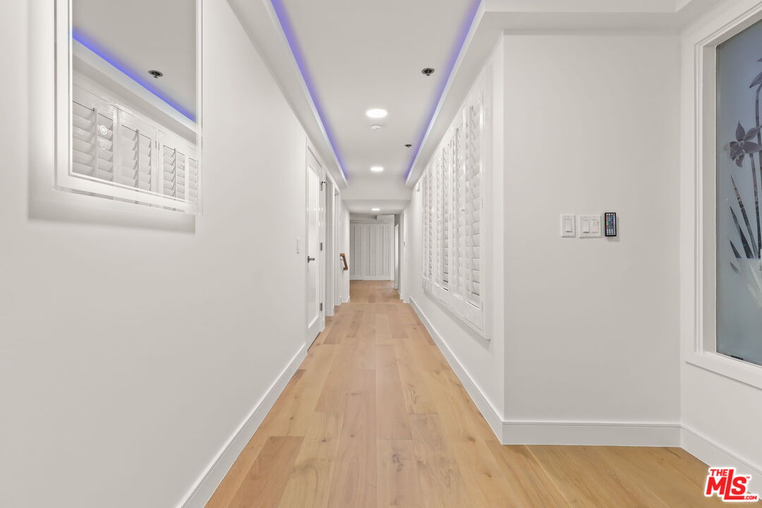 4338 Redwood Ave Unit: B208