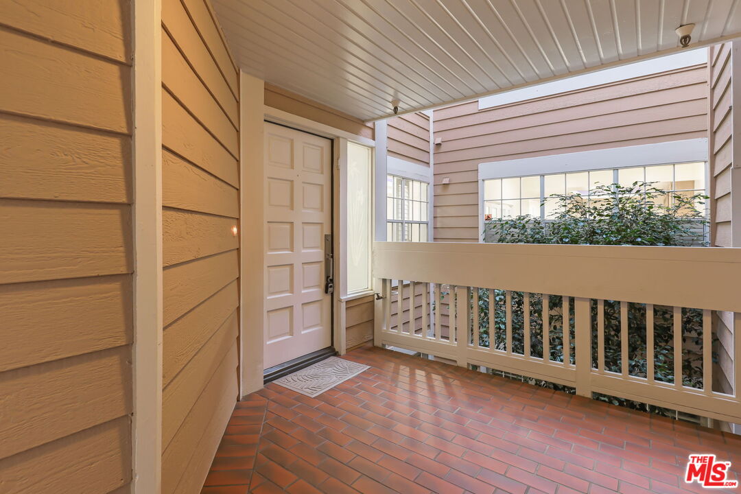 4338 Redwood Ave Unit: B208