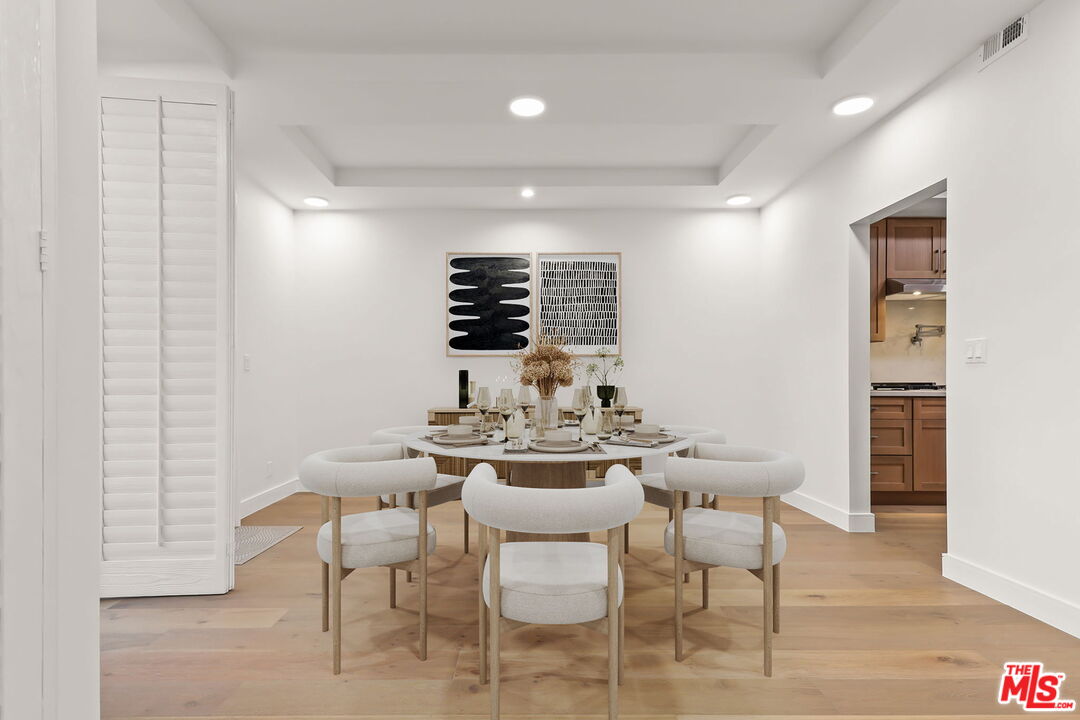 4338 Redwood Ave Unit: B208