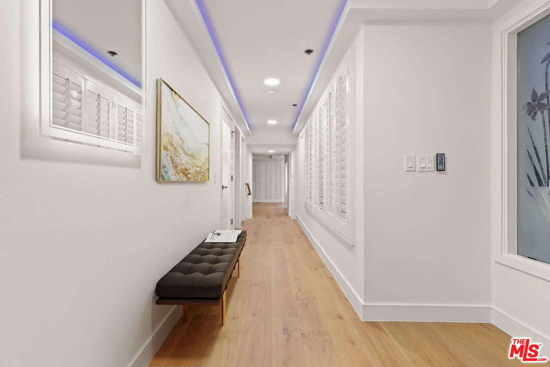 4338 Redwood Ave Unit: B208