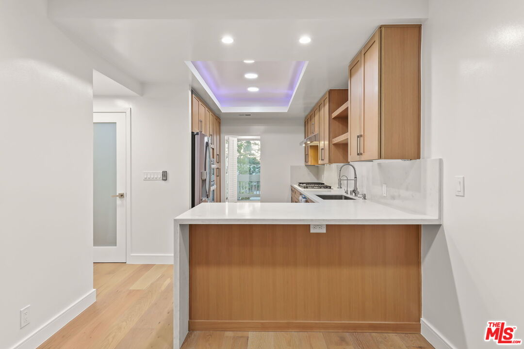 4338 Redwood Ave Unit: B208