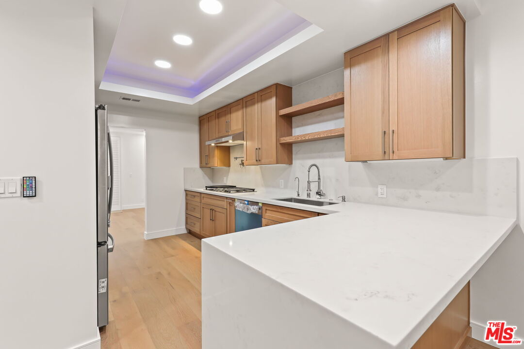 4338 Redwood Ave Unit: B208