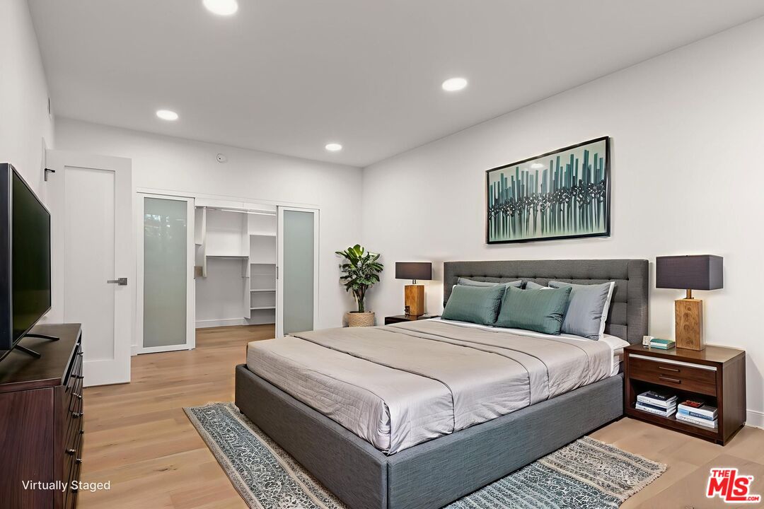 4338 Redwood Ave Unit: B208