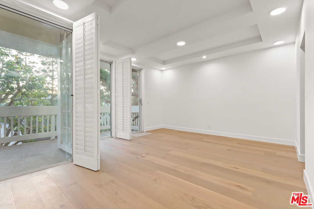 4338 Redwood Ave Unit: B208