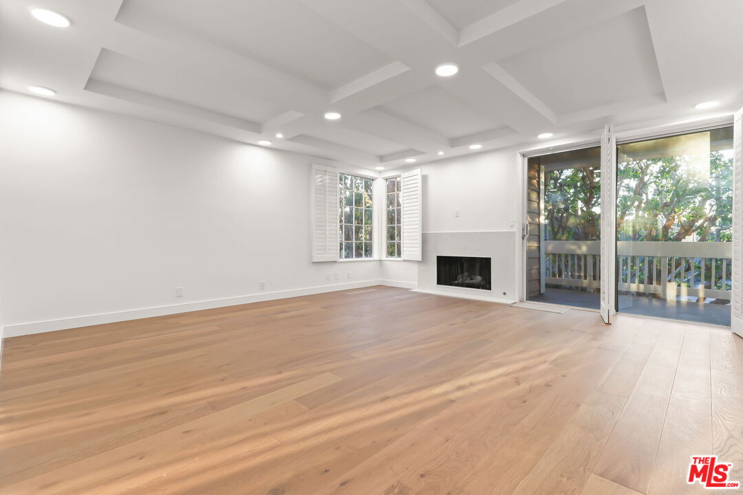 4338 Redwood Ave Unit: B208