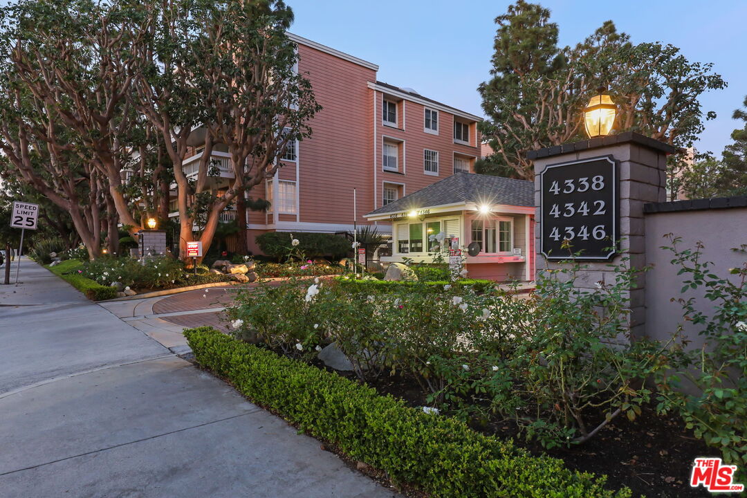 4338 Redwood Ave Unit: B208