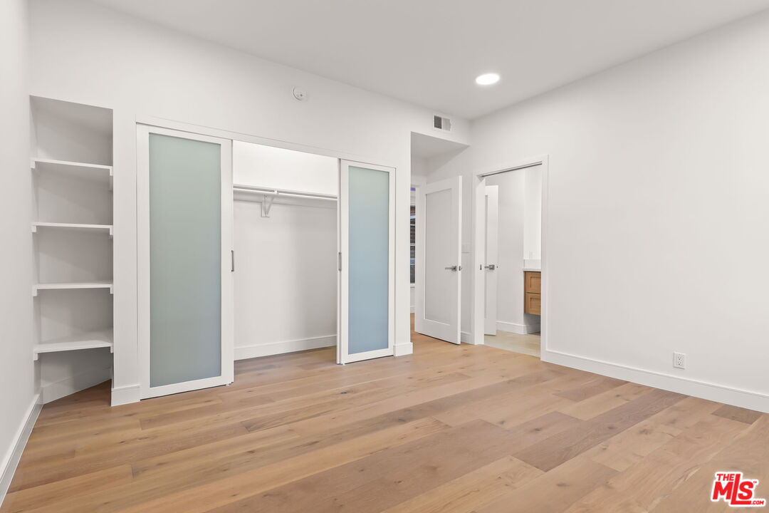 4338 Redwood Ave Unit: B208