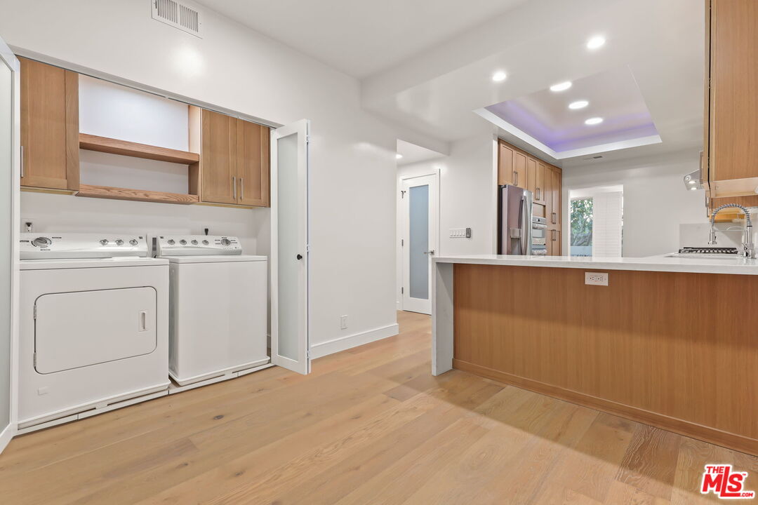 4338 Redwood Ave Unit: B208