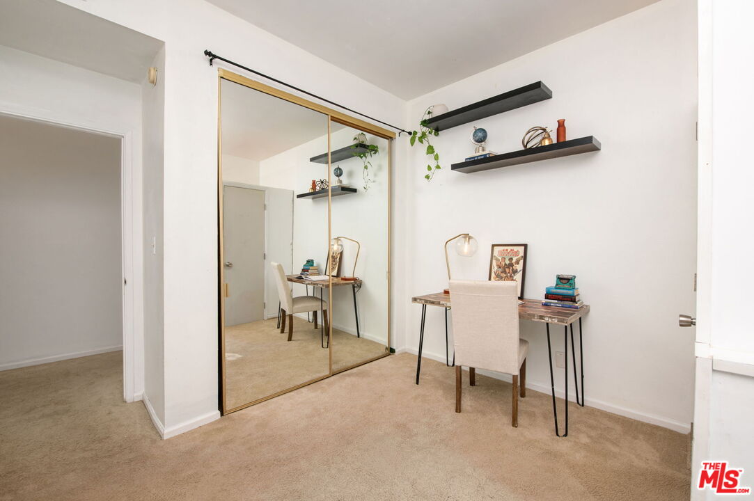 5139 Balboa Blvd Unit: 9