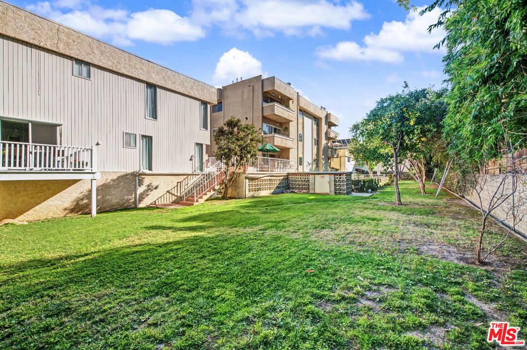 5139 Balboa Blvd Unit: 9