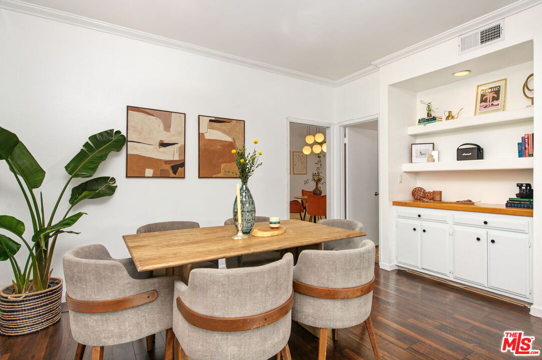 5139 Balboa Blvd Unit: 9