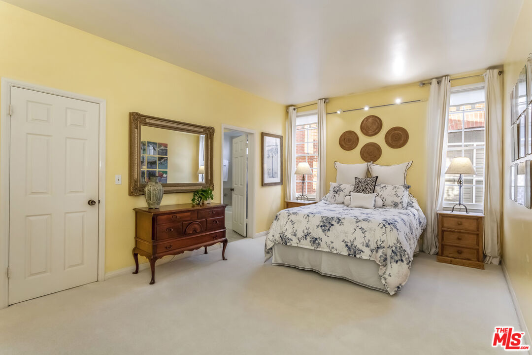 420 S Barrington Ave Unit: PH302