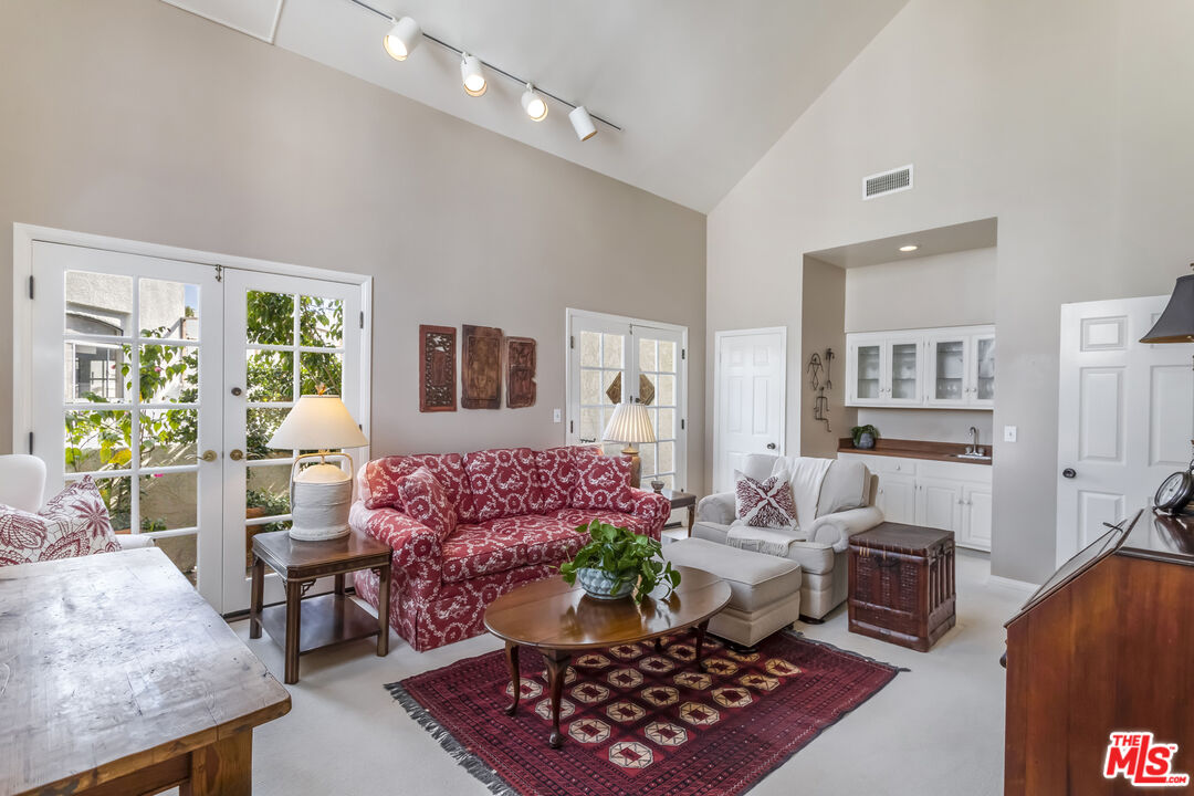 420 S Barrington Ave Unit: PH302