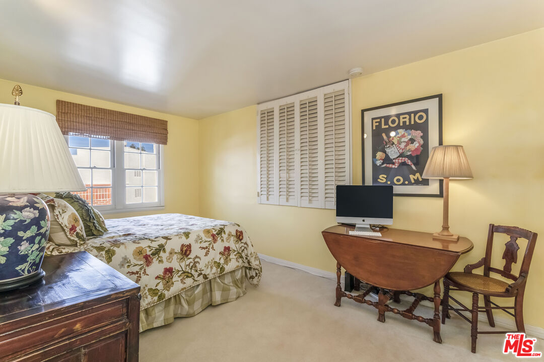 420 S Barrington Ave Unit: PH302