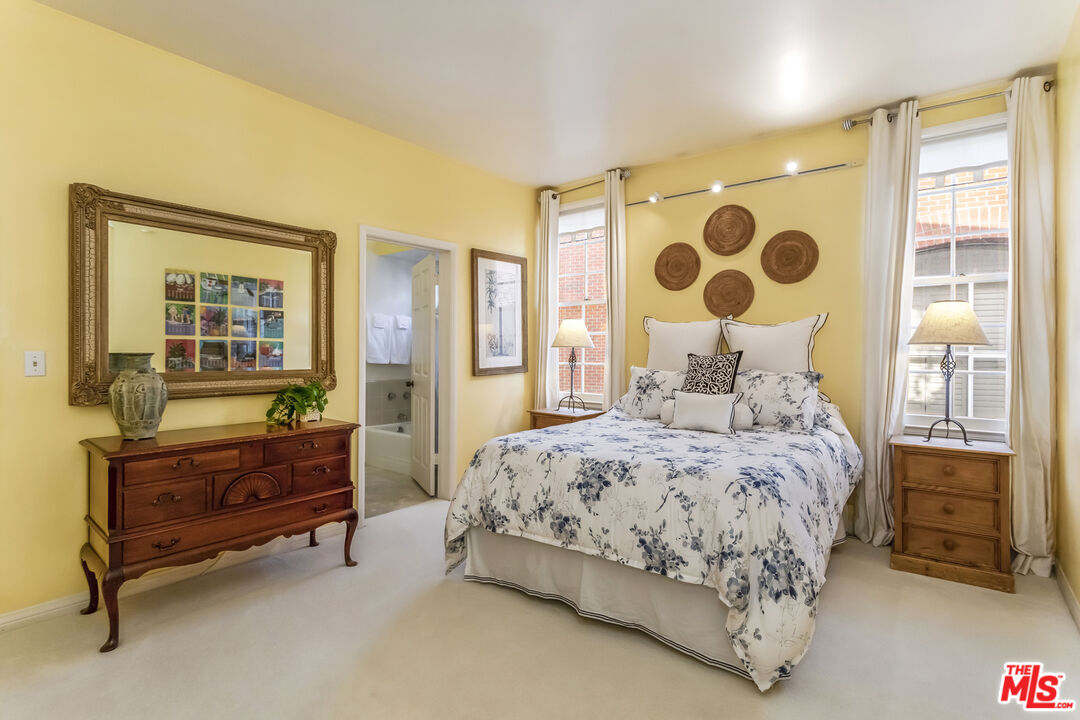 420 S Barrington Ave Unit: PH302