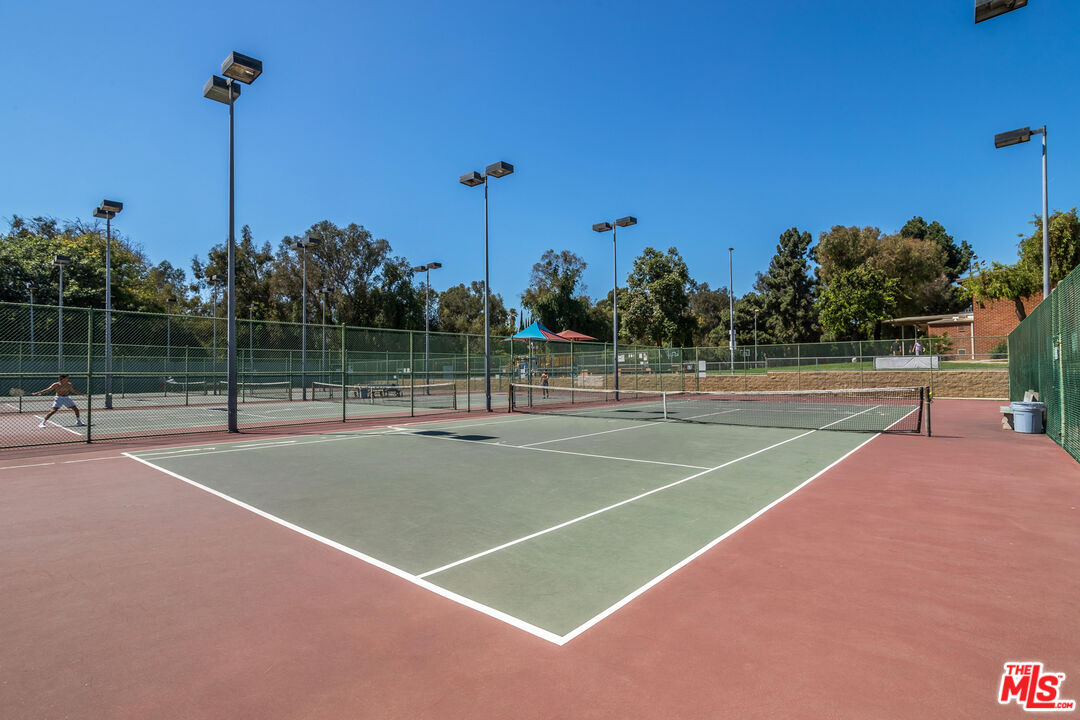 420 S Barrington Ave Unit: PH302