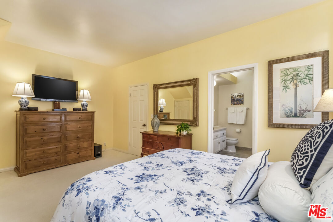 420 S Barrington Ave Unit: PH302