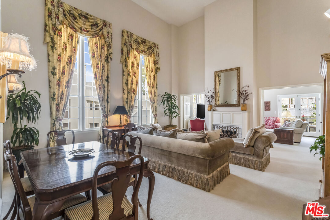 420 S Barrington Ave Unit: PH302